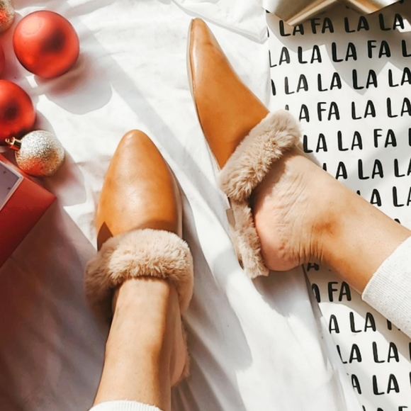 🚨Holiday Collection//TAN FUR FLATS - Picture 3 of 7